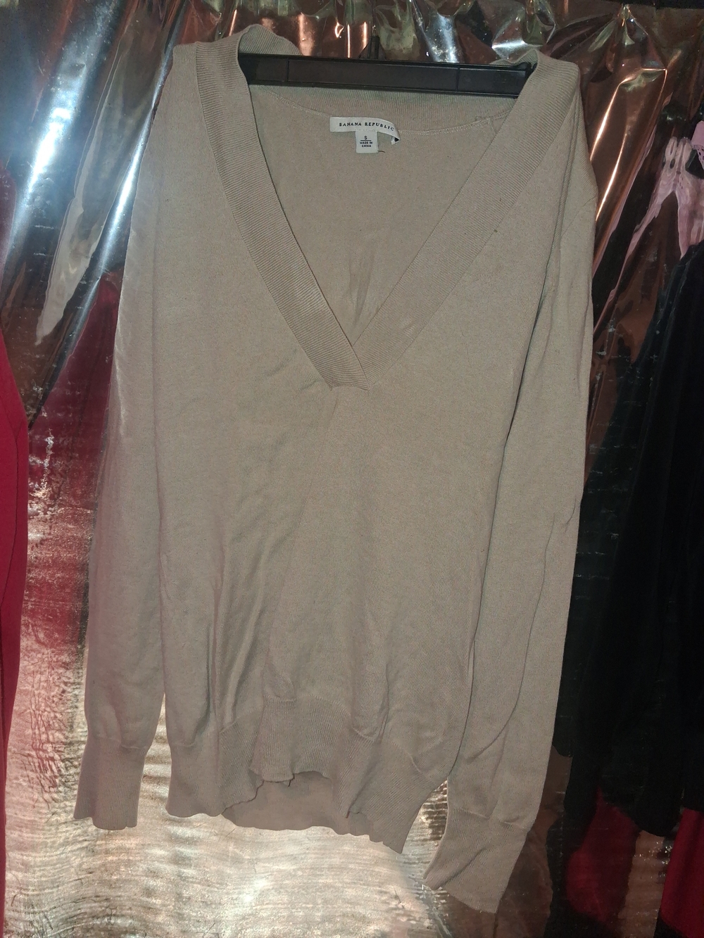 Banana Republic V-Neck Sweater in Taupe